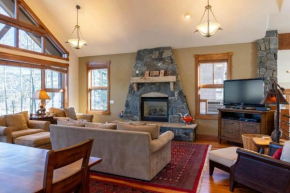 Luxurious 4BR Retreat with Hot Tub Near Gold Course Breckenridge